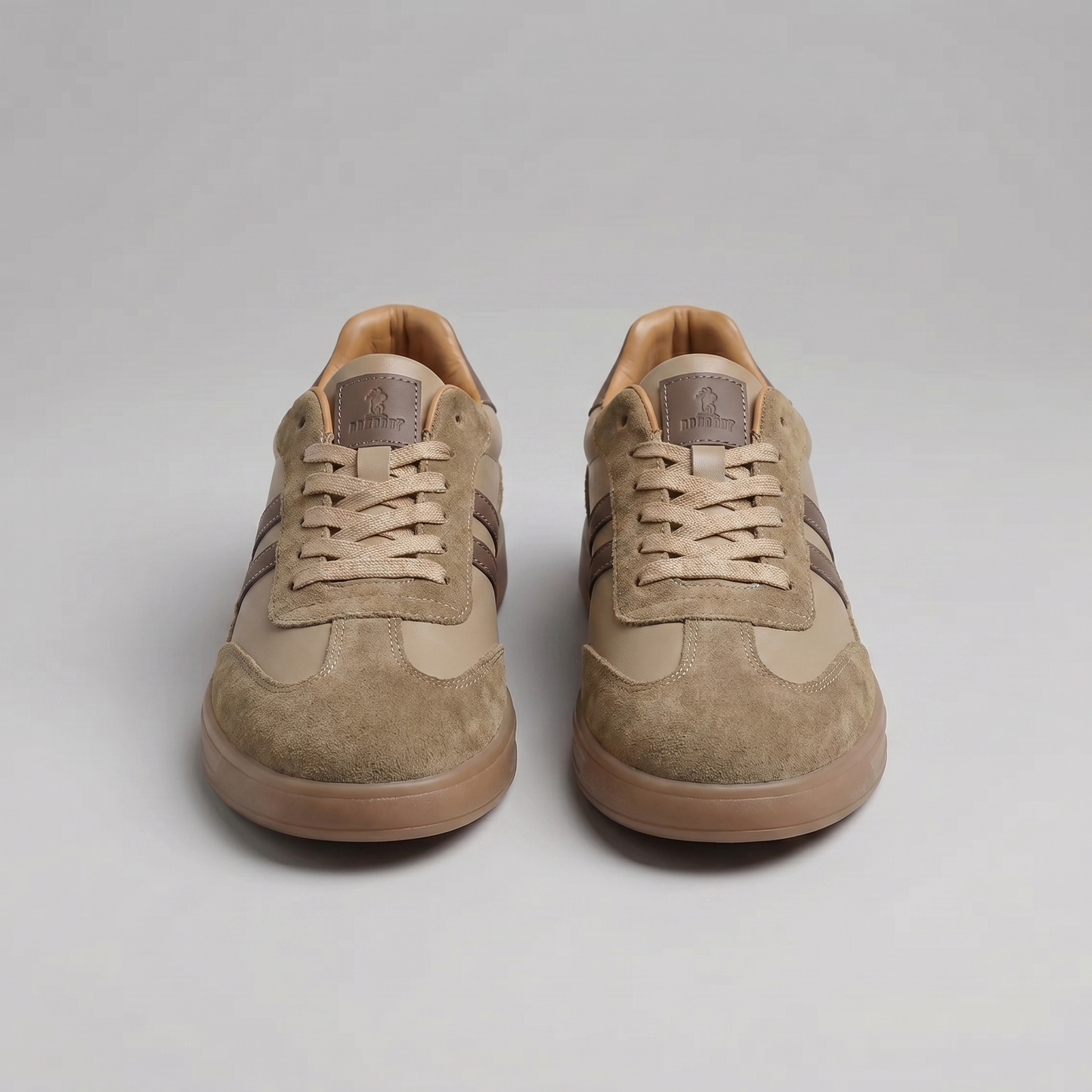 Renata | Sneakers Cremehvid Ruskind Retro Snørebånd til Kvinder