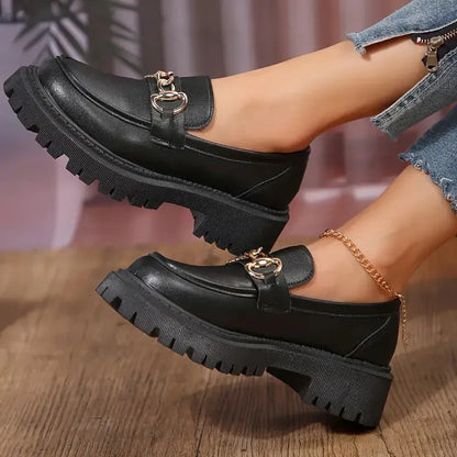 Petra | Loafers Sort Kunstlæder Chunky Sål Kædedetalje til Kvinder