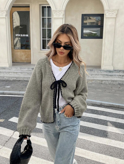 Birthe | Cropped Cardigan Sort Strik med Sløjfe og Kontrastkant til Kvinder