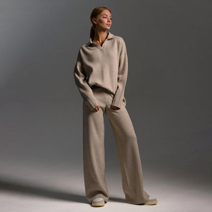 Evelina | Koordineret Sæt Beige Strikket Oversized Polobluse og Vide Bukser til Kvinder