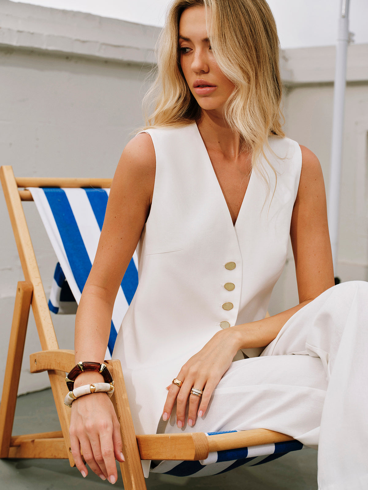 Célina | Vest Hvid Ærmeløs V-hals Knapper Elegant til Kvinder