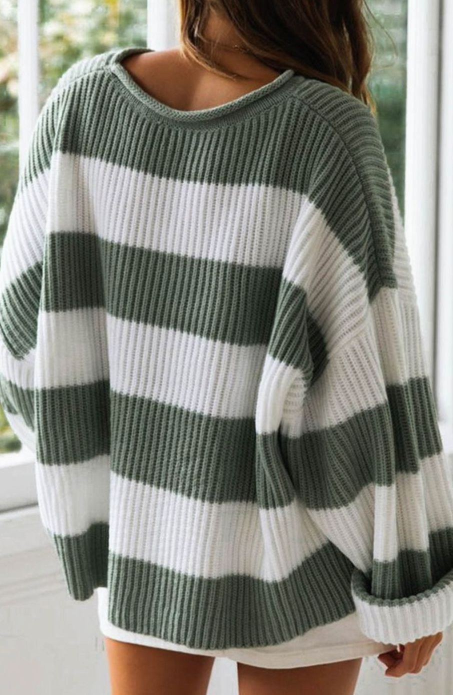 Ingrid | Oversized Strikpullover Salviegrøn Hvid Stribet Rundhals til Kvinder