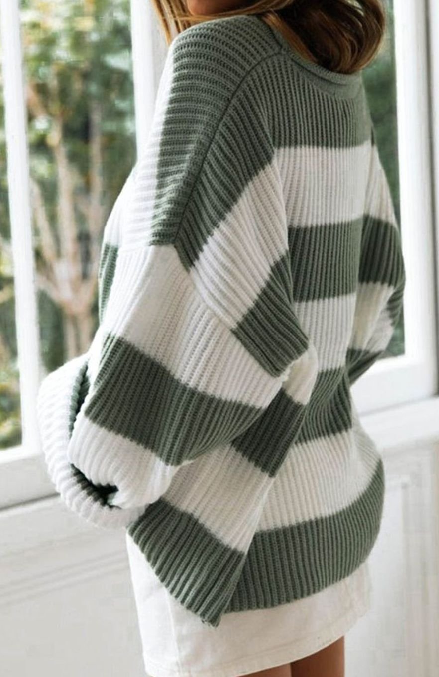 Ingrid | Oversized Strikpullover Salviegrøn Hvid Stribet Rundhals til Kvinder