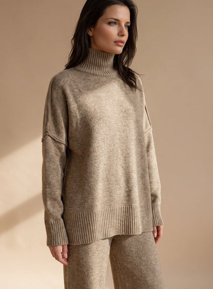 Dagmar | Strikset Sandbrun Rullekrave Oversize til Kvinder