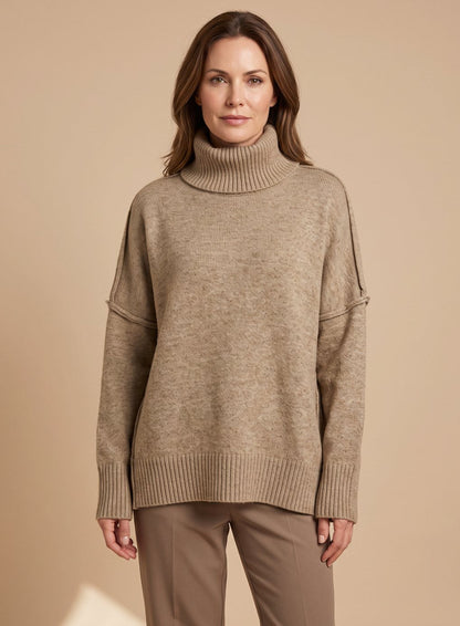 Dagmar | Strikset Sandbrun Rullekrave Oversize til Kvinder
