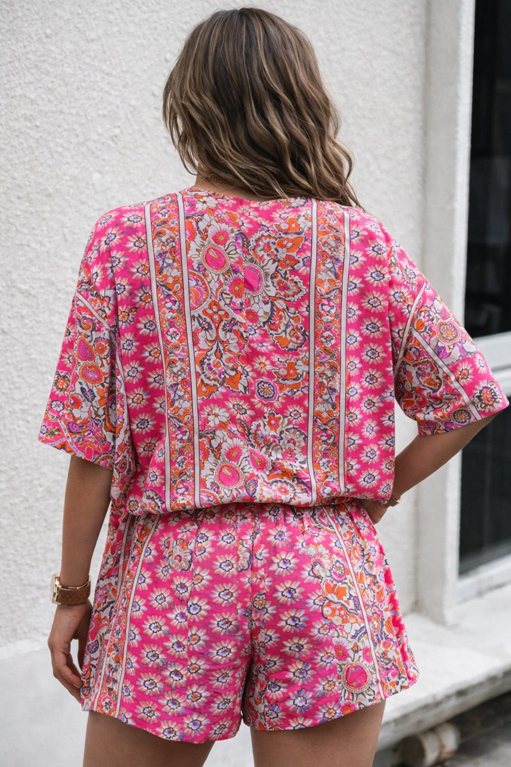 Serilda | Koordineret Sæt Marineblå Blomsterprint Kimono og Shorts til Kvinder