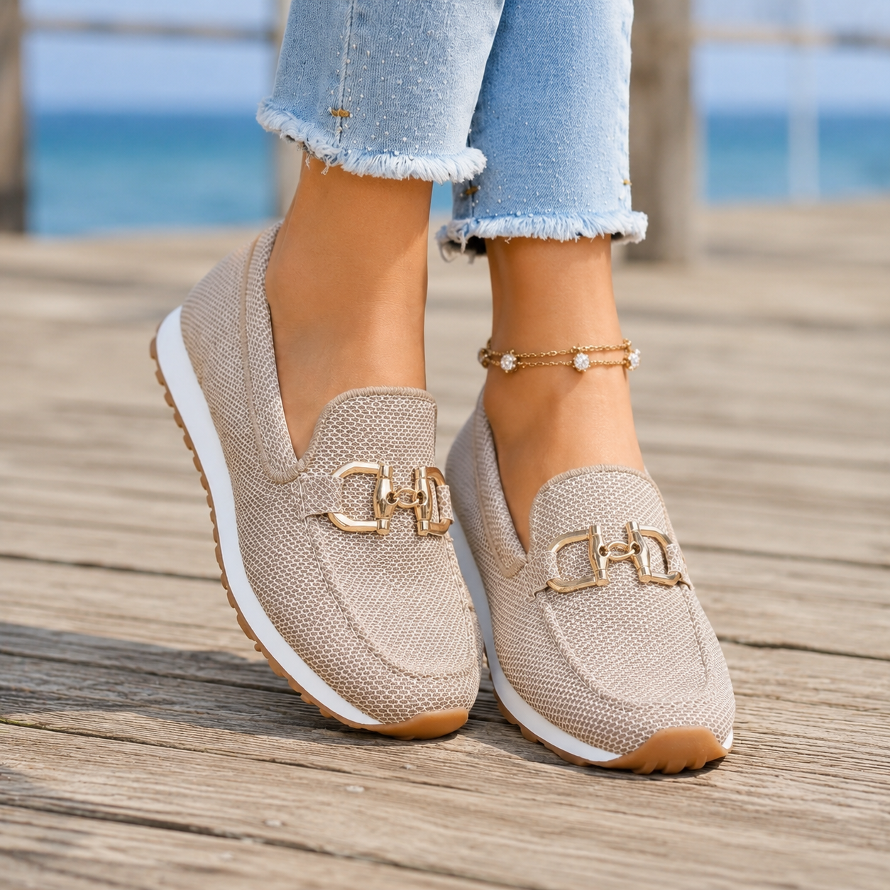Priscilla | Sneakers Beige Slip-On Med Gulddetalje til Kvinder