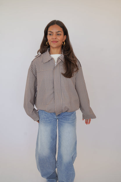 Tilde | Kortjakke Beige Ternet Oversized med Lynlås til Kvinder