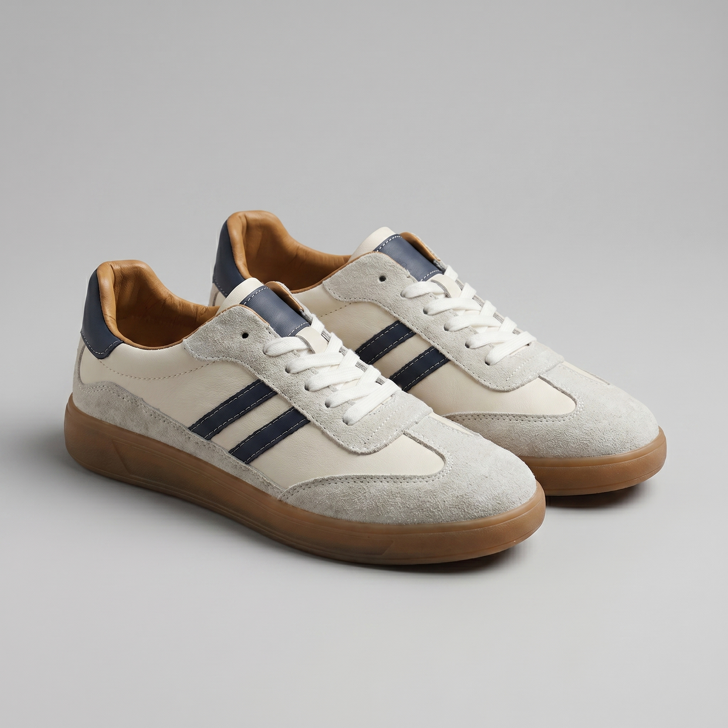 Renata | Sneakers Cremehvid Ruskind Retro Snørebånd til Kvinder