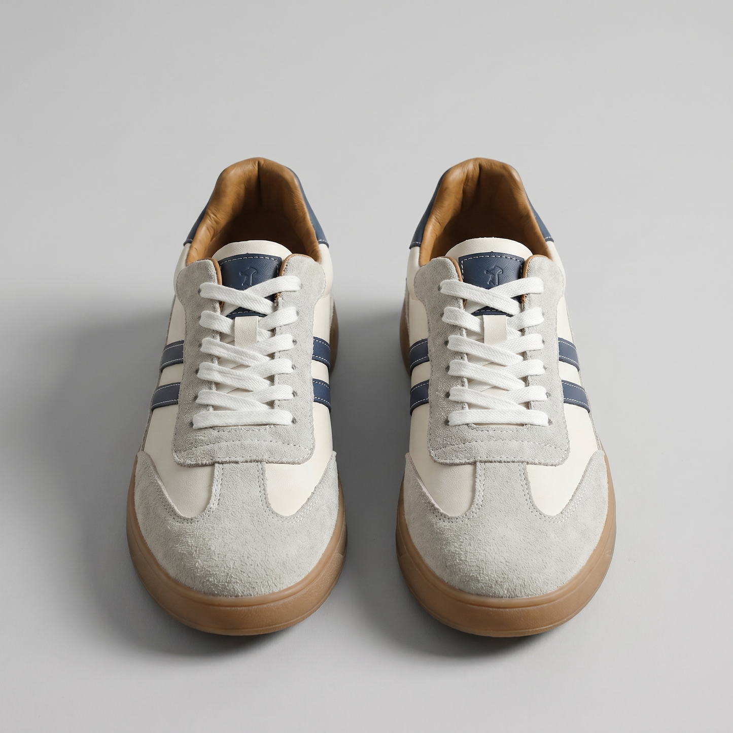 Renata | Sneakers Cremehvid Ruskind Retro Snørebånd til Kvinder