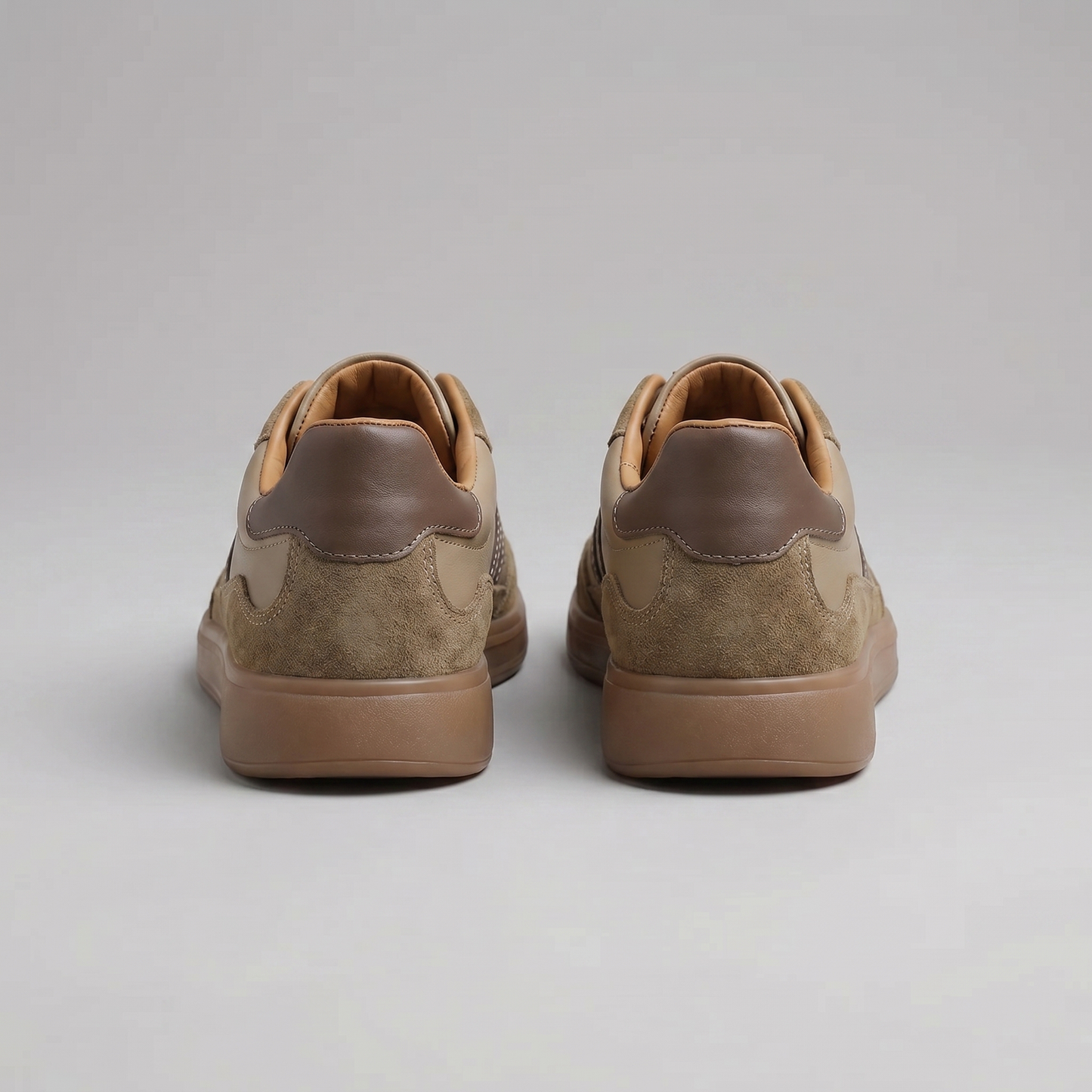 Renata | Sneakers Cremehvid Ruskind Retro Snørebånd til Kvinder