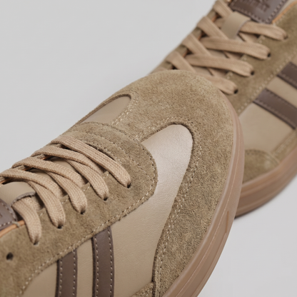 Renata | Sneakers Cremehvid Ruskind Retro Snørebånd til Kvinder